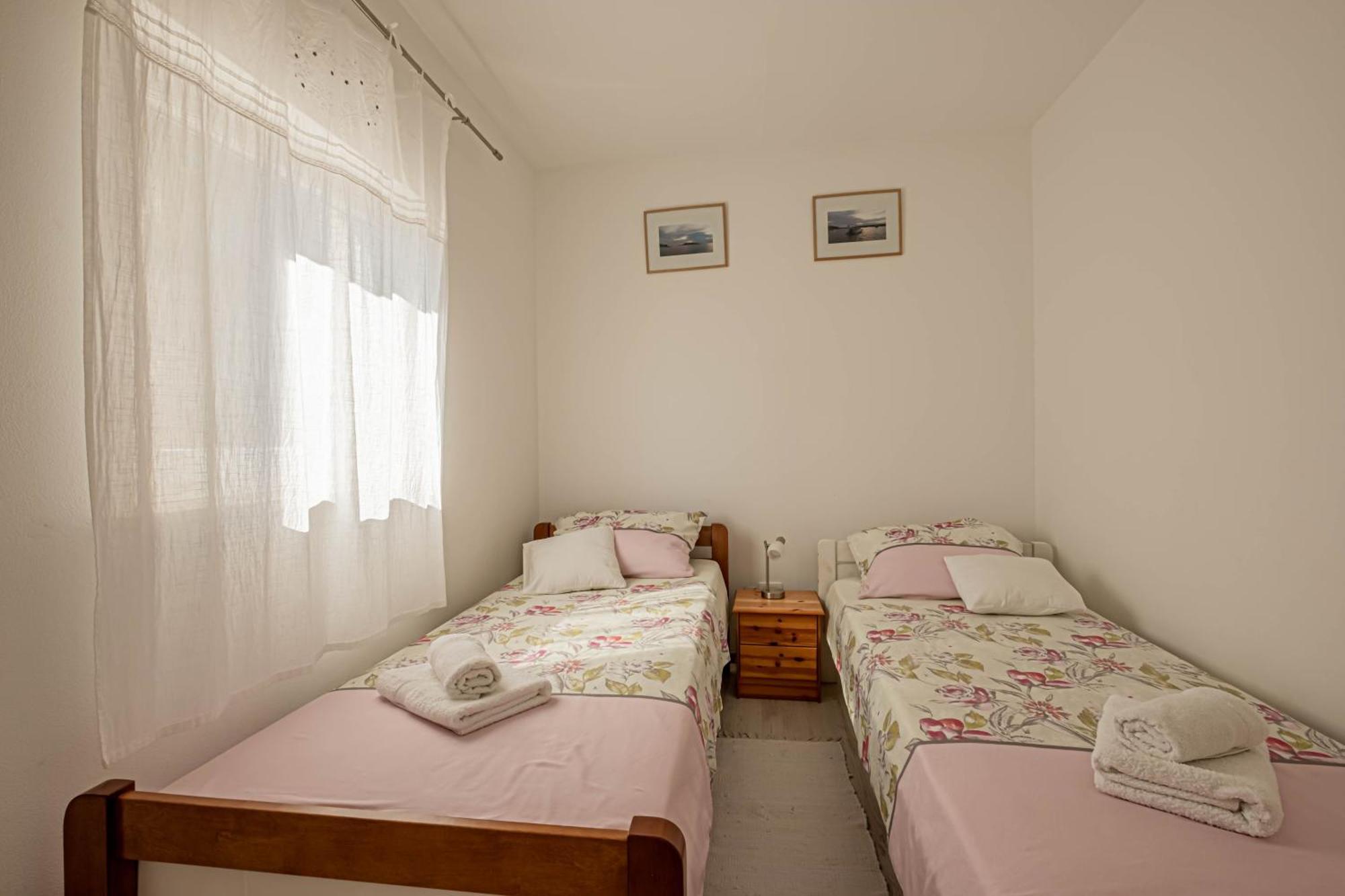Vito & Maria Eco Friendly Accommodation Banjole Exterior photo